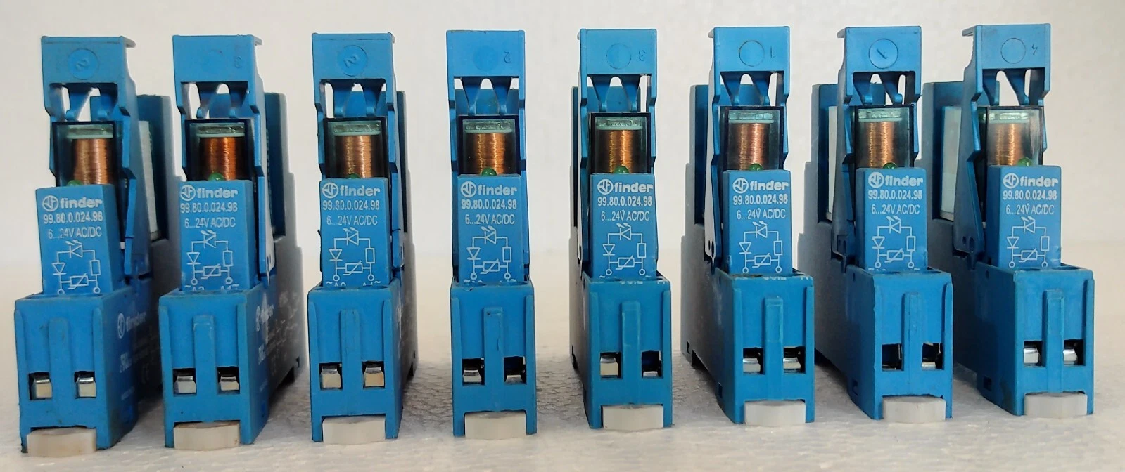 FINDER 99.80.0.024.98 RELAY / SOCKET LOT OF 08 PCS